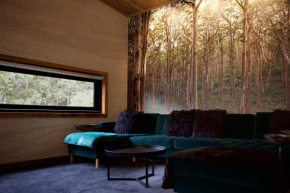 INDICA HEMP HOUSE - Multi Award Winning-Luxury-Eco designed house-lake views-hot tub-Cinema, Wilyabrup